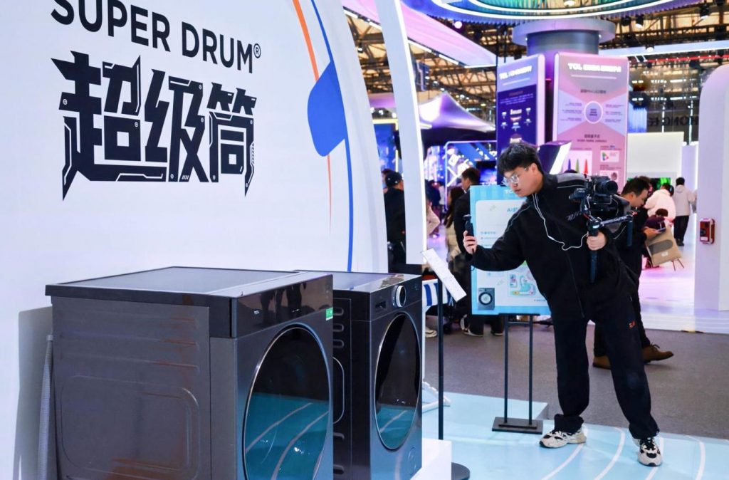 TCL实业AWE 2026焕新打造品牌活力乐园,“屏显+AI”让智慧生活触手可及 产业 第9张-数字商业时代